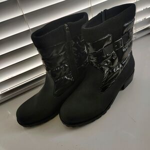 Trotters Berry Mid Snow Boots Size 12, New